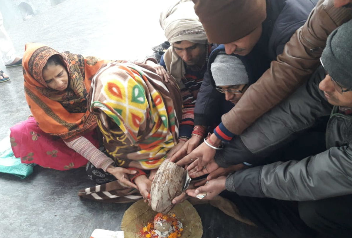 Martyred Army Soldier Saurabh Katara bones immersed in Ganga Soronji