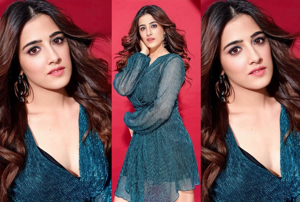 kriti sanon is ready in perfect new year party look 2020