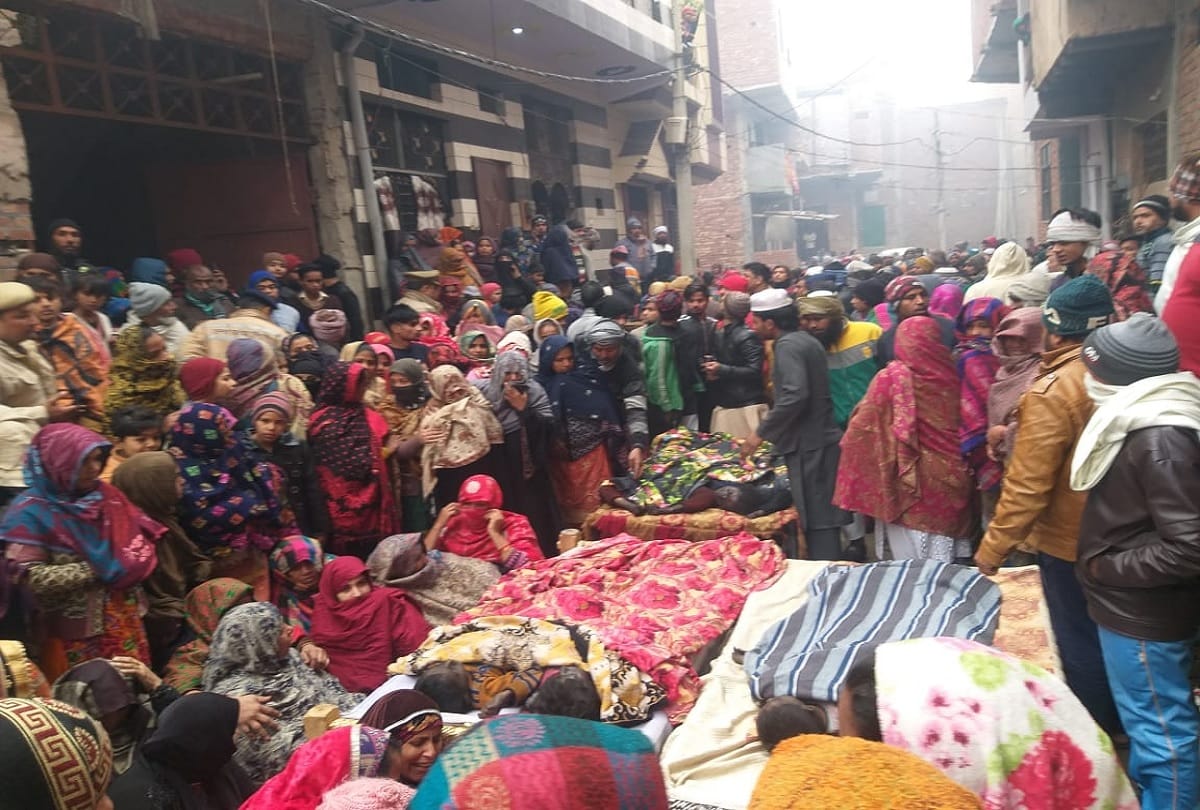 Ghaziabad News: fire in house at Loni due to short circuit