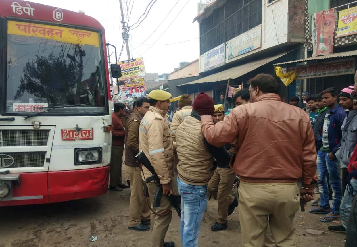 trying robbery at SBI Bank in Fatehpur