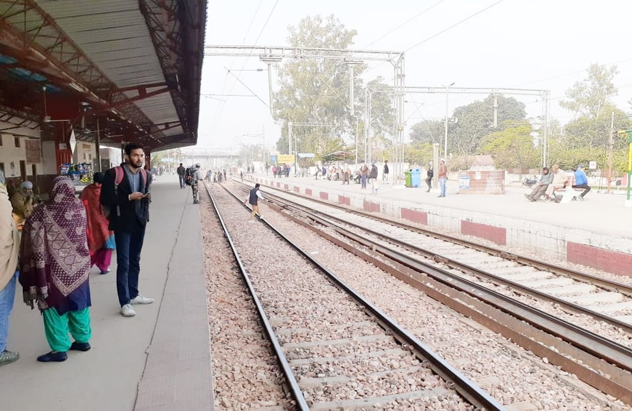 Muzaffarnagar: Shalimar Express arrives late
