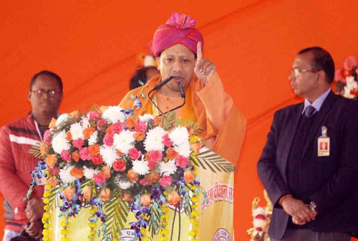 CM Yogi, who going to sit on helicopter, suddenly turned and said to officials, i will coming soon