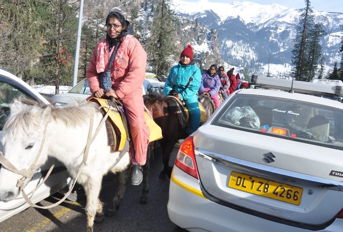 New year 2020 celebration tourists crowd in shimla manali dalhousie