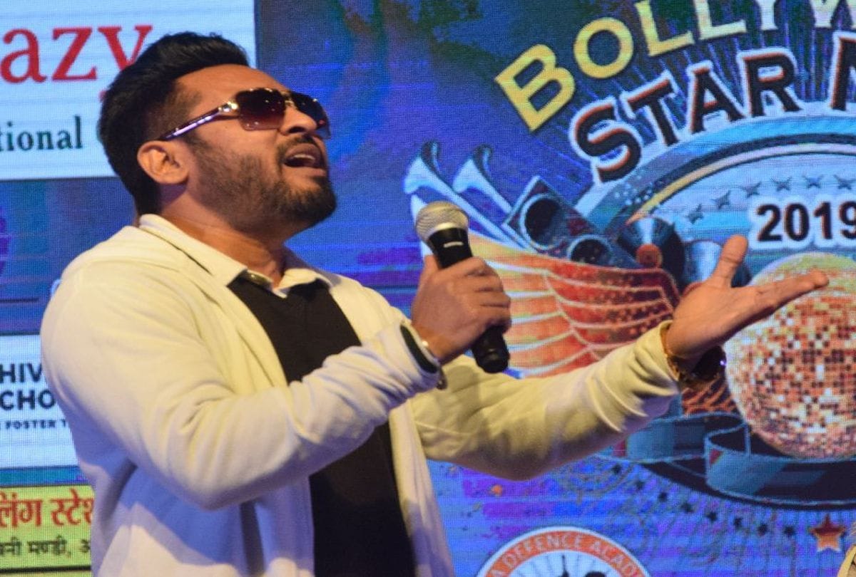 amar ujala bollywood star night with singer alamgir khan in agra