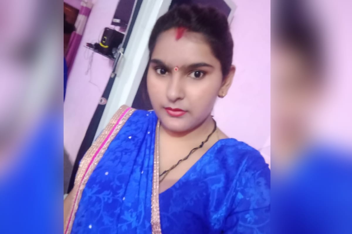 Meerut daughter suicide by hanging herself by fed up of Dowry