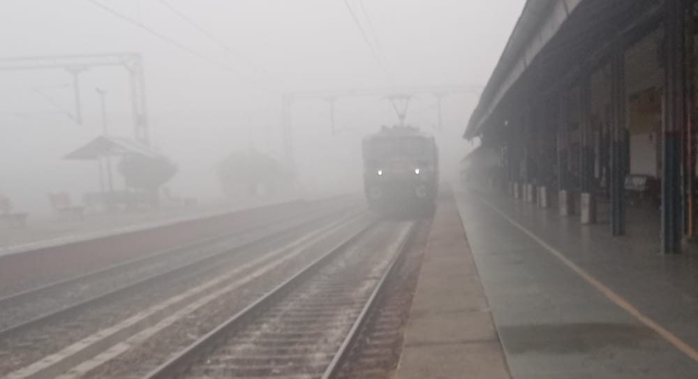 uttarakhand weather: sun shines in hilly area, fog in plain area, people suffer from bitter cold