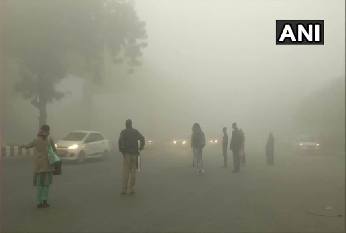 Fog in Delhi: Delhi NCR weather updates maximum and minimum temperature today