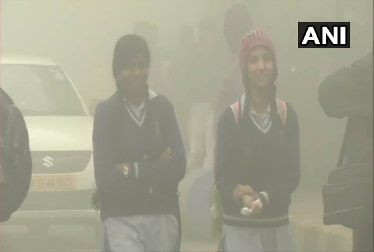 Fog in Delhi: Delhi NCR weather updates maximum and minimum temperature today