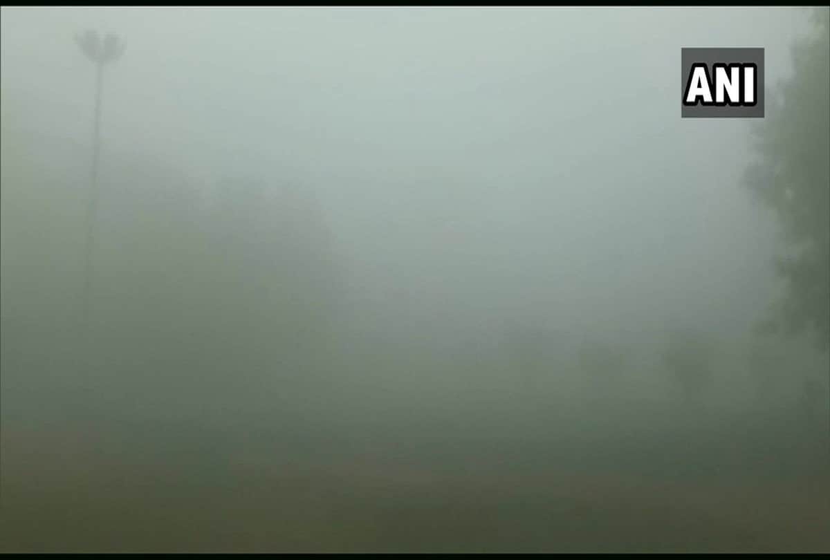 Fog in Delhi: Delhi NCR weather updates maximum and minimum temperature today