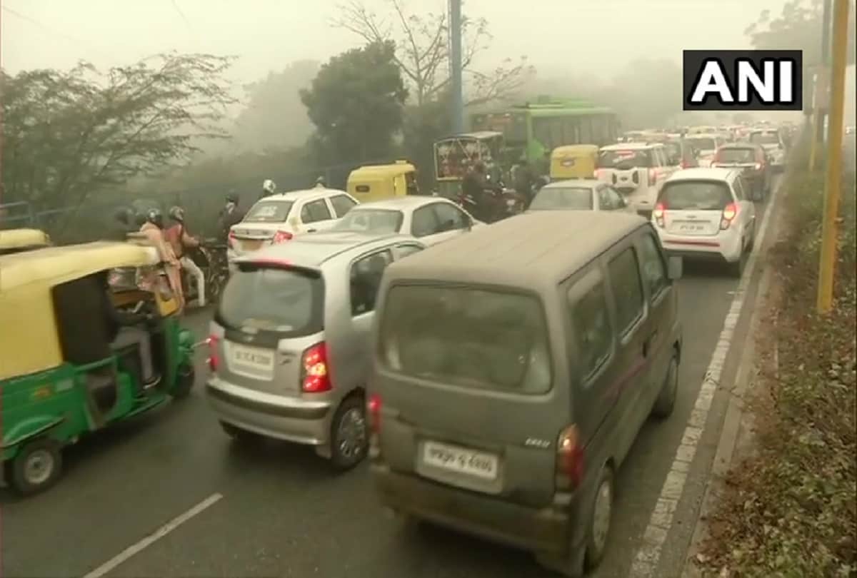 Fog in Delhi: Delhi NCR weather updates maximum and minimum temperature today