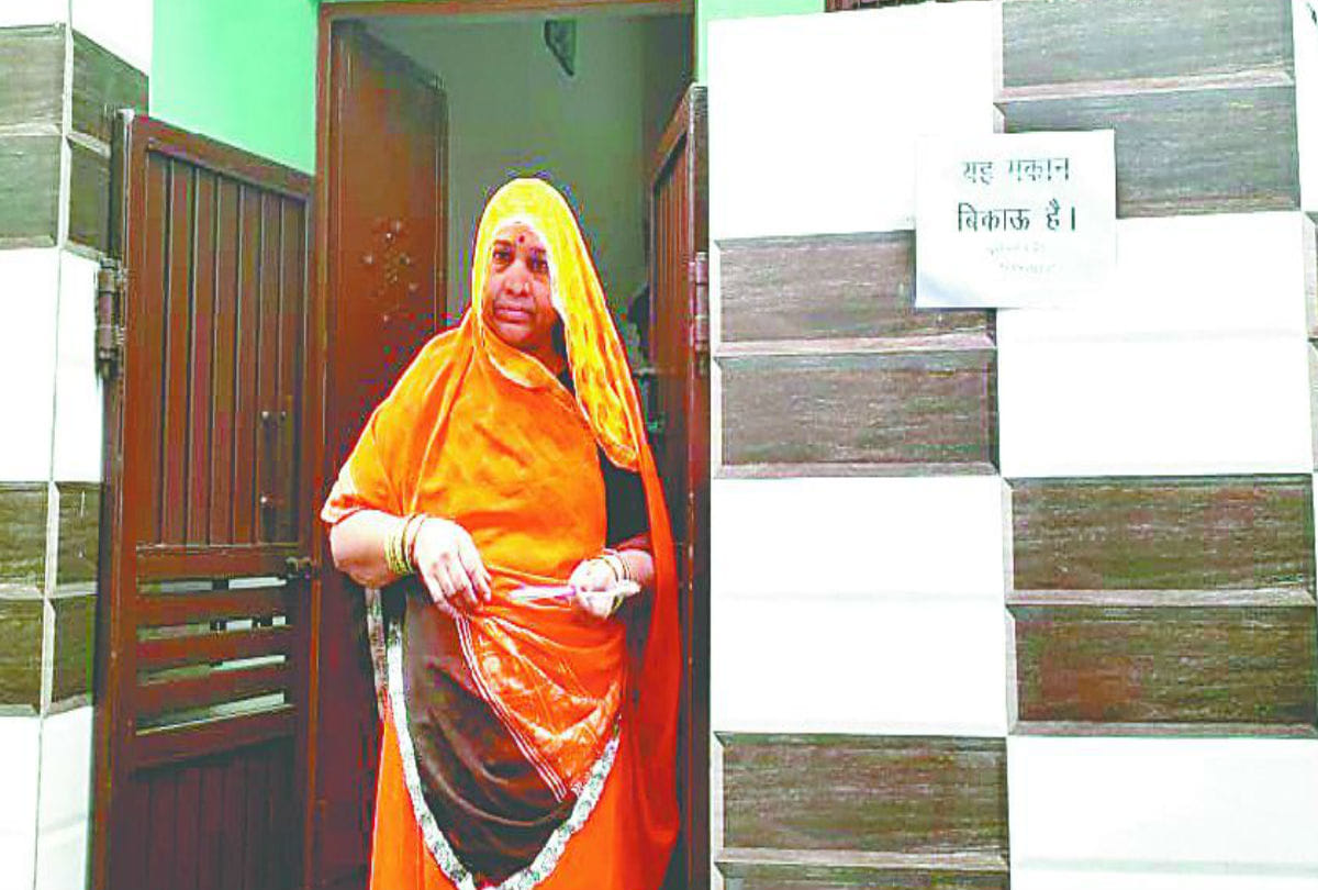 Posters of the House for Sale At Tajganj Police Station Telipada