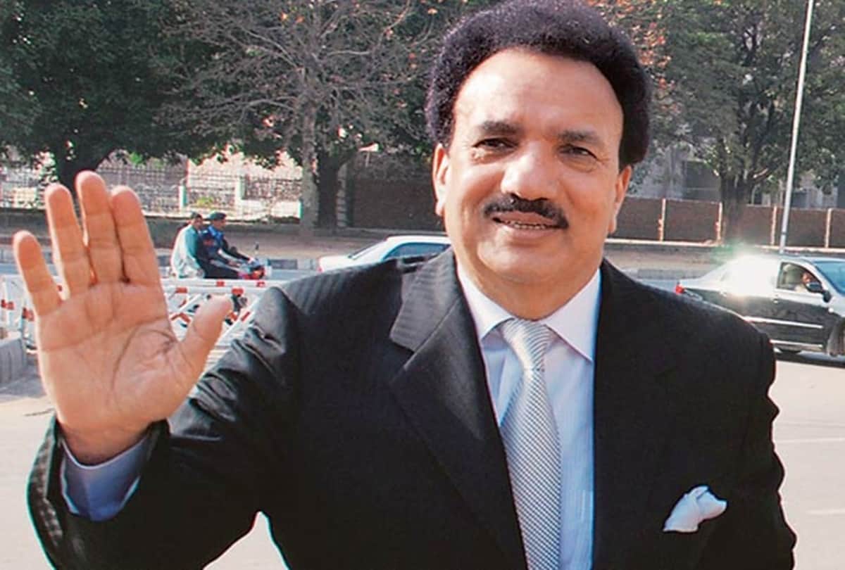 Ex Pakistani Minister Rehman Malik shares Adult Film Stars photos as Anti CAA protesters Got Trolled