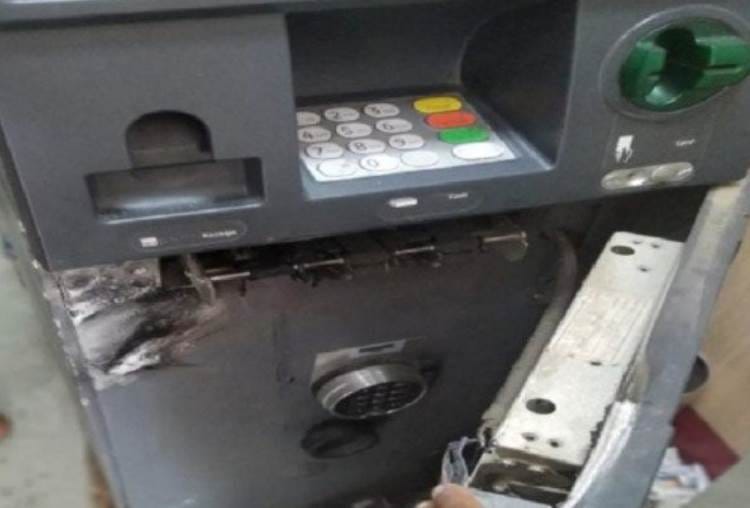 four thieves broken ATM of UCO bank in lucknow