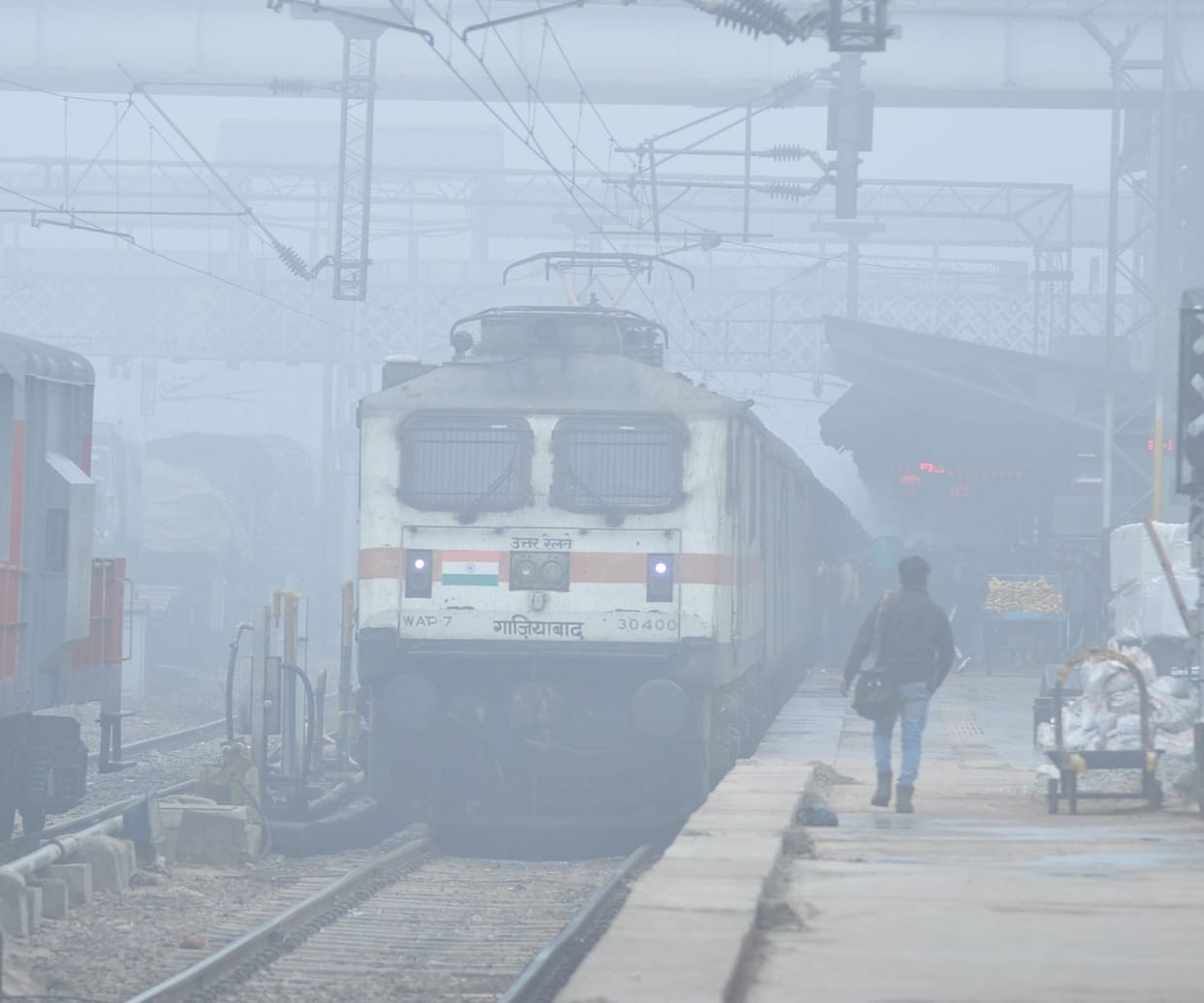 train speed go slow in fog