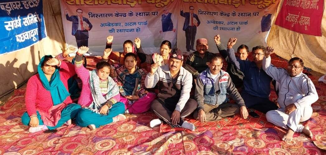 Effigy of eight departments burnt in protest against plant
