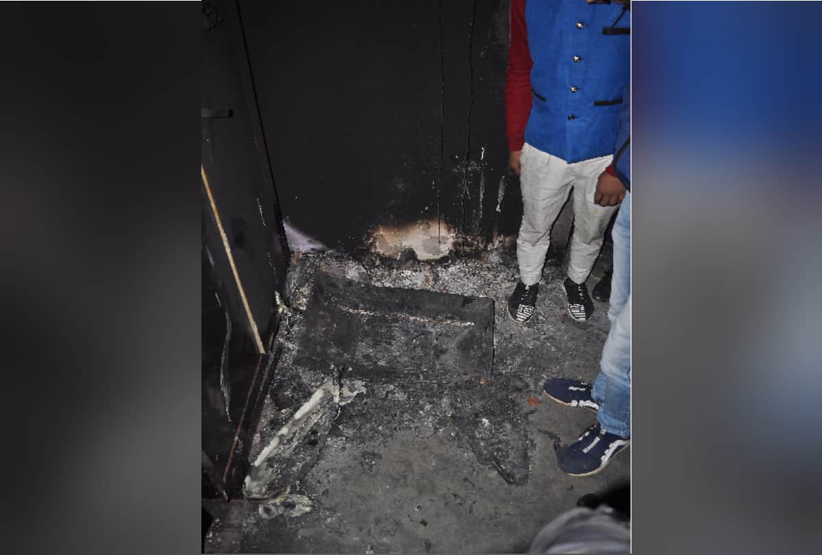 Ghaziabad News: fire in house at Loni Family of three brothers devastated