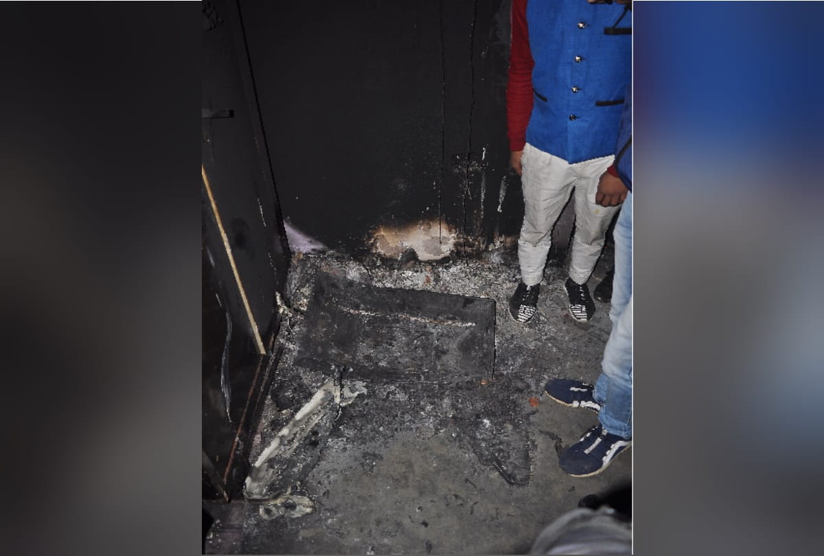 Ghaziabad News: fire in house at Loni Family of three brothers devastated