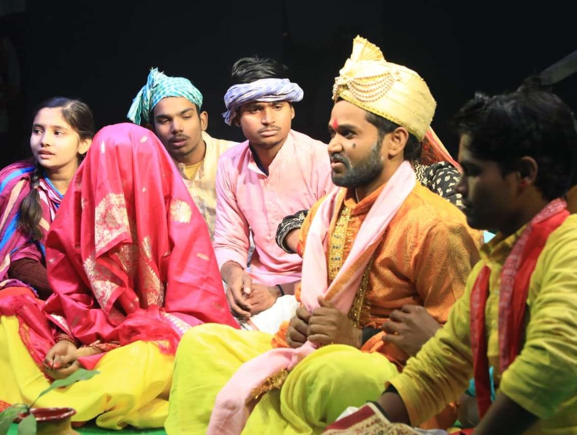 Reflected the social system through 'Beti Bechwa' and 'Autumn'