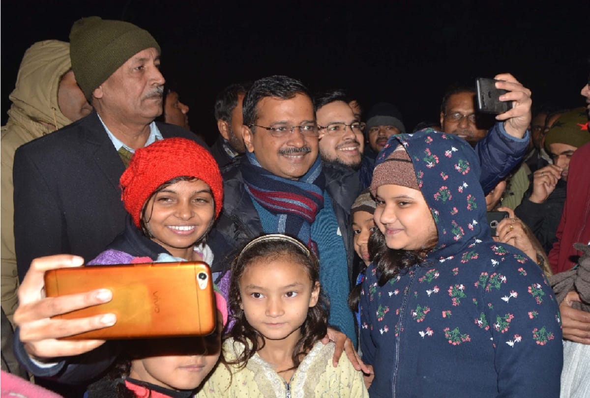 2.10 lakh street lights will be installed all over Delhi soon said arvind kejriwal