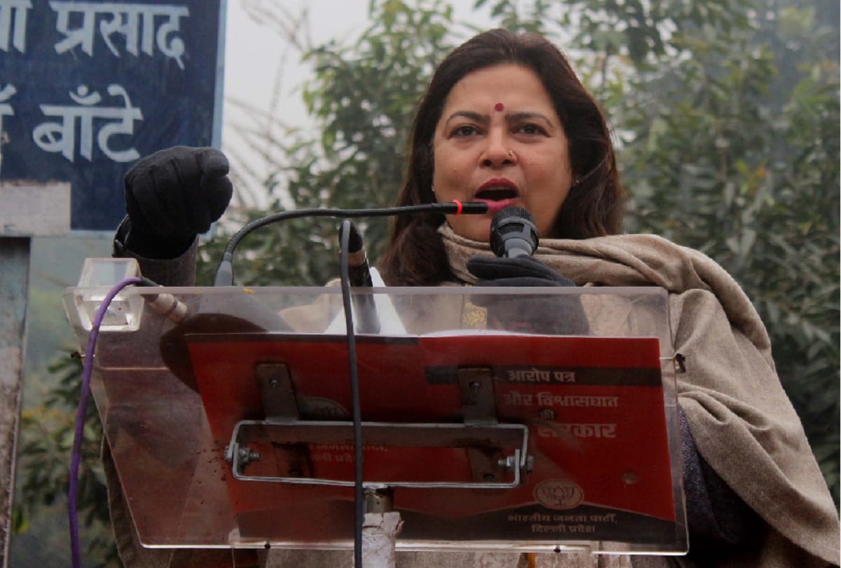 Meenakshi Lekhi issued charge sheet against Kejriwal government