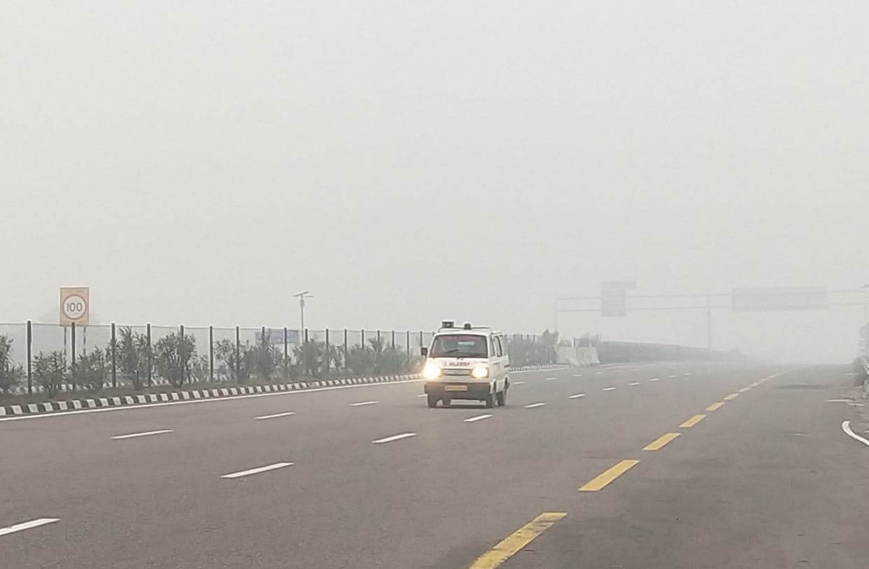 Fog brake on the speed of vehicles on the expressway