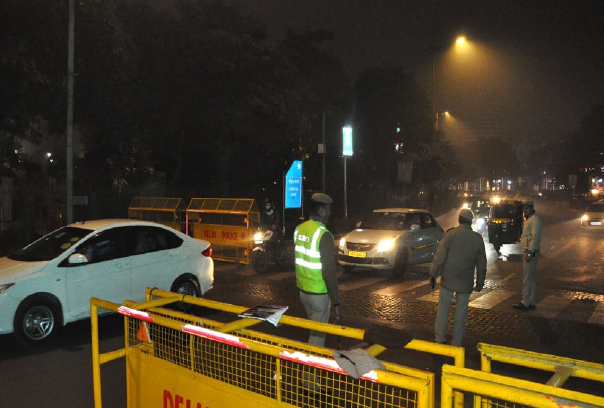 The exit gates of Rajiv Chowk Metro will be closed after nine o'clock tonight.