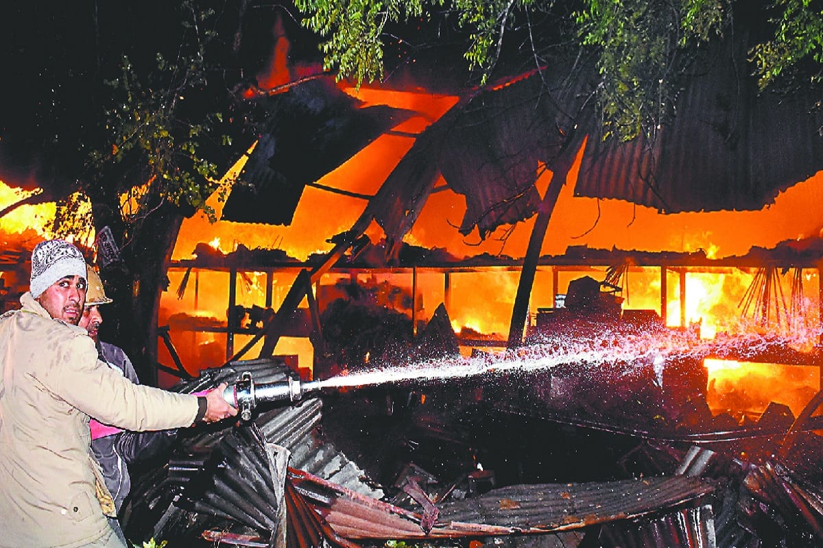 Fierce fire has in power storage center in Meerut city