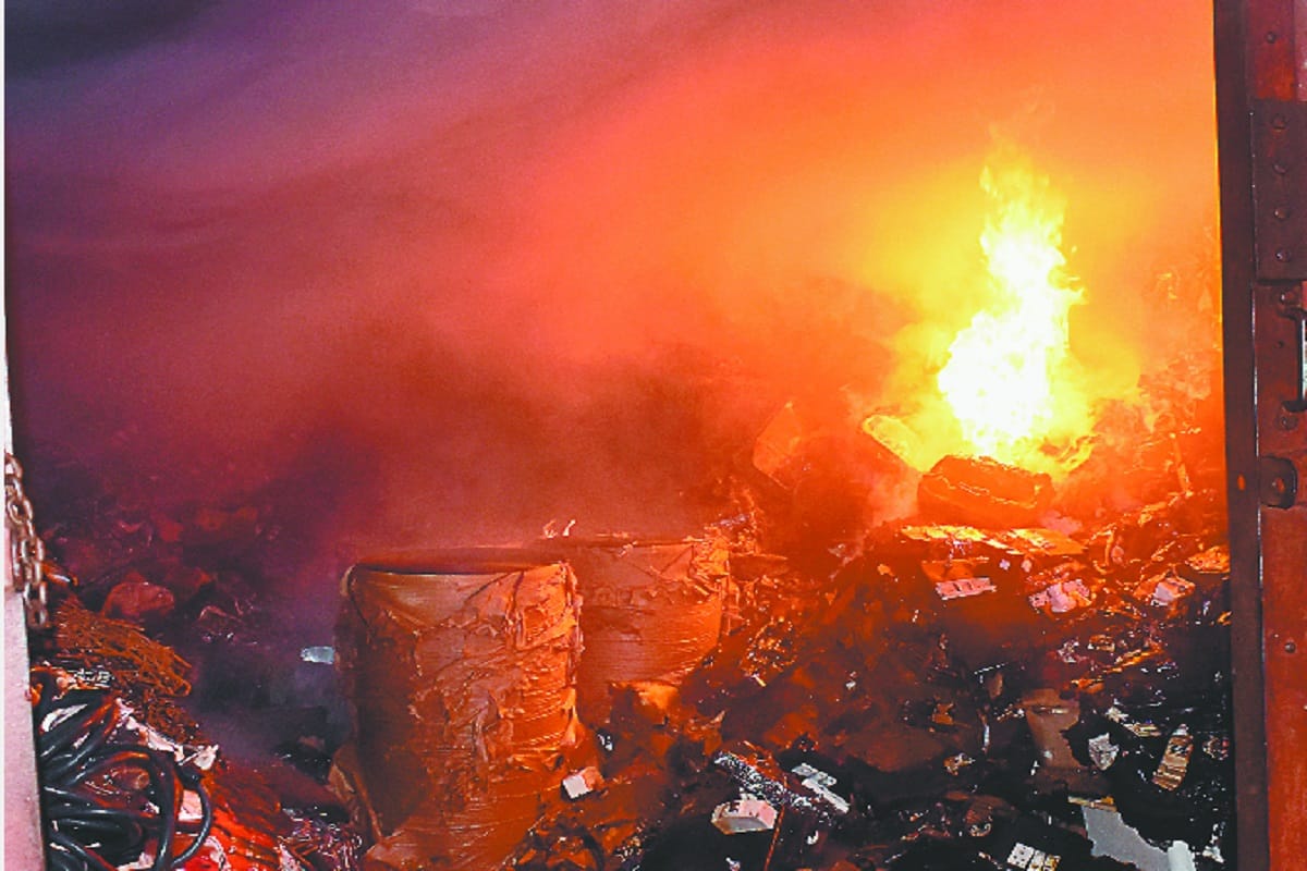 Fierce fire has in power storage center in Meerut city
