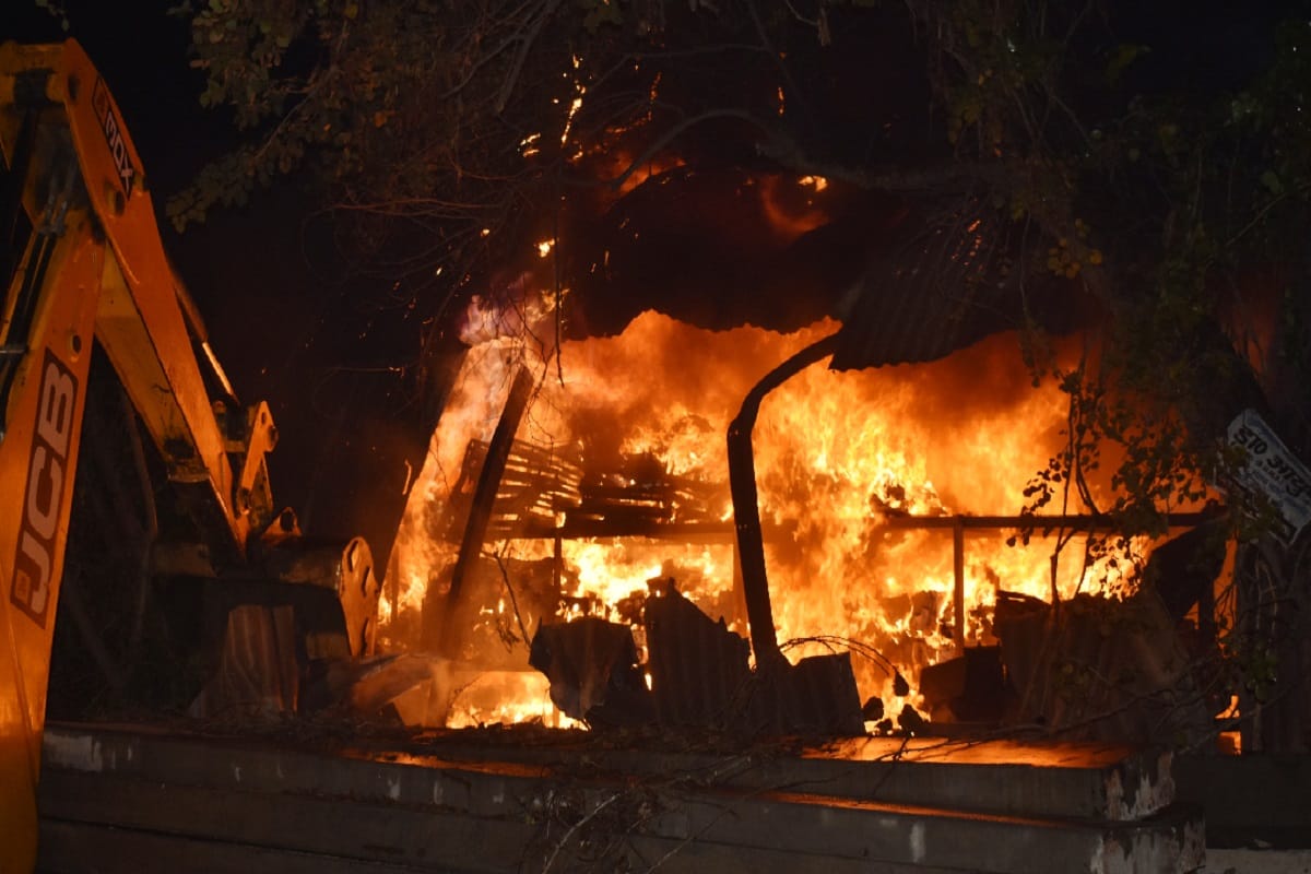 Fierce fire has in power storage center in Meerut city