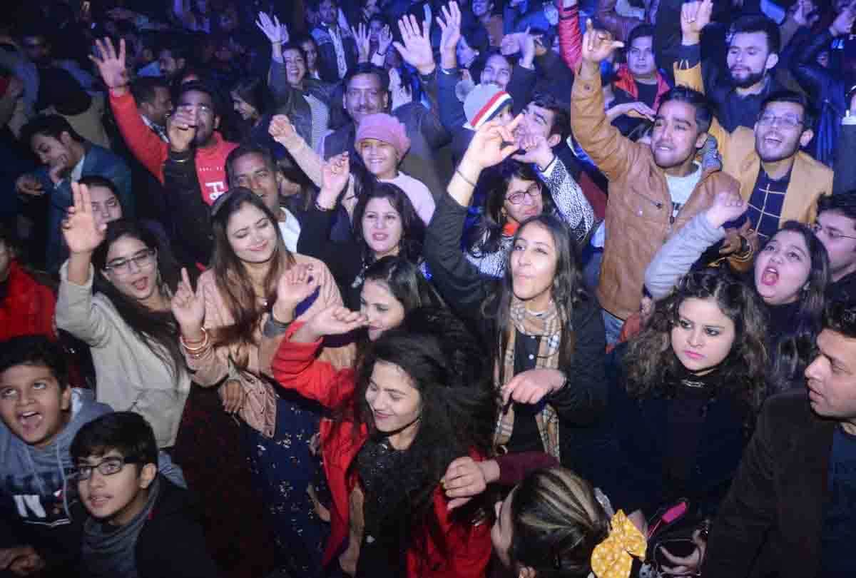In the harsh winter in Kanpur, the city dwelt in the New Year celebrations till late in the night