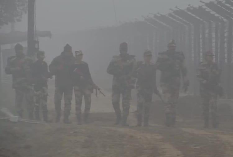Punjab: Dense fog at Attari-Wagah border, BSF