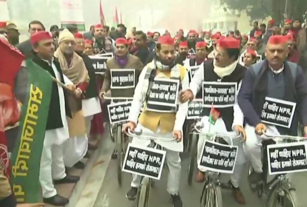 Akhilesh Yadav flags off a cycle march against CAA, NRC and NPR.