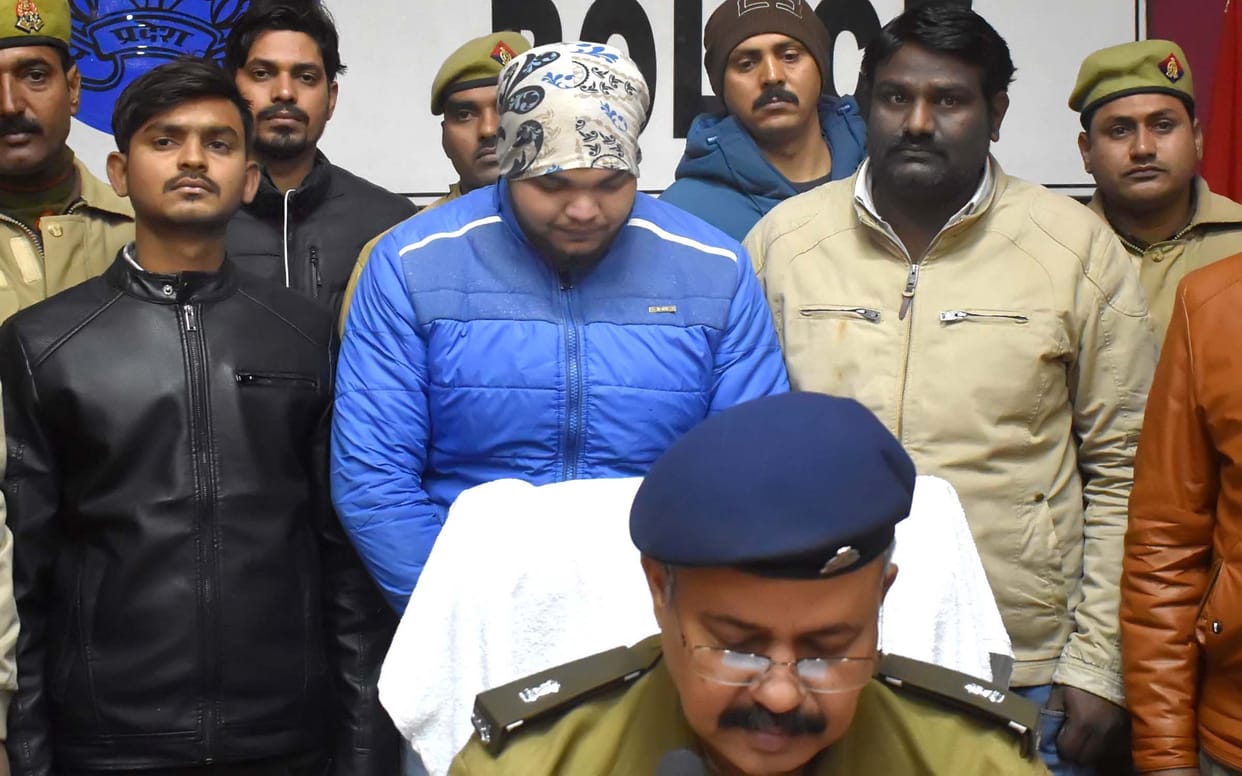 Three smugglers arrested with four pistols