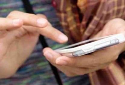 अब मोबाइल एप से लगेगी सफाई कर्मियों की हाजिरी, उसी के आधार पर बनेगा वेतन -  Now Cleanliness Workers Will Be Present Through Mobile App - Amar Ujala  Hindi News Live