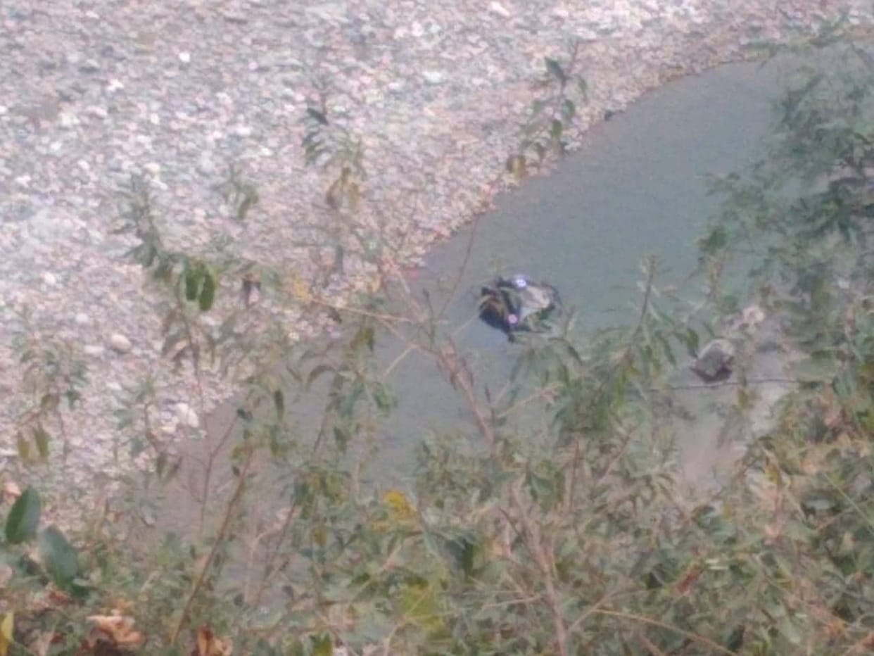car fell into yamuna river in new tehri