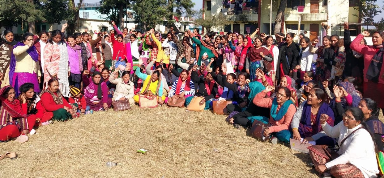 Anganwadi workers demanded honorarium of 18 thousand rupees