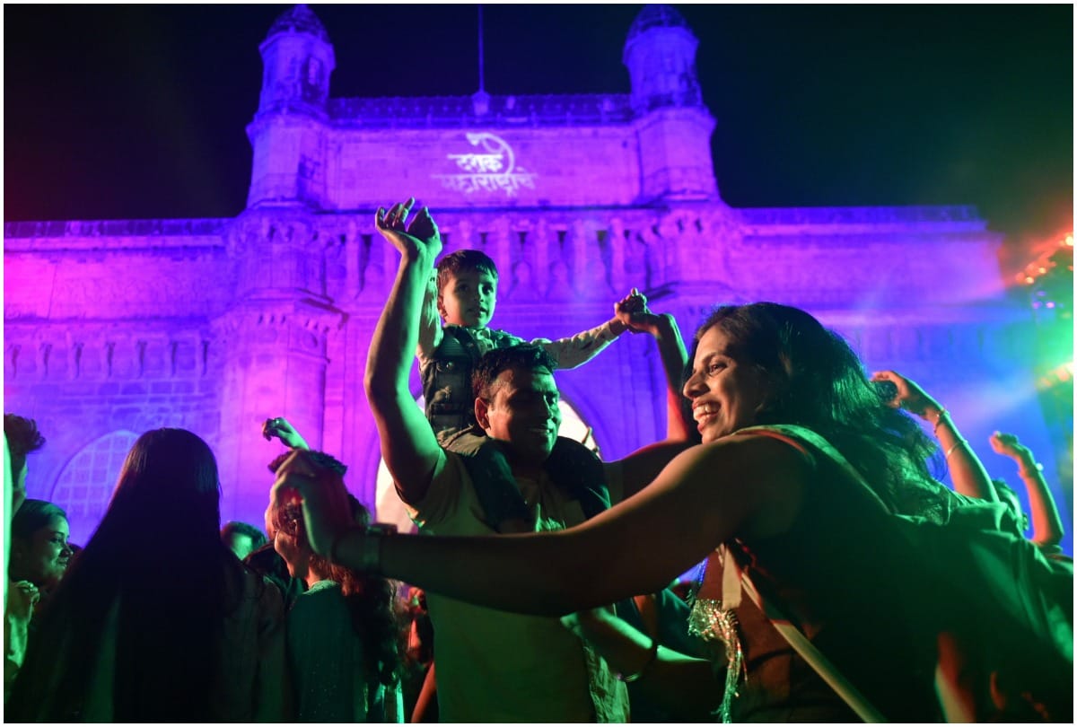 New year 2020 celebration, photographs, india gate, gateway of india, clock tower, temple