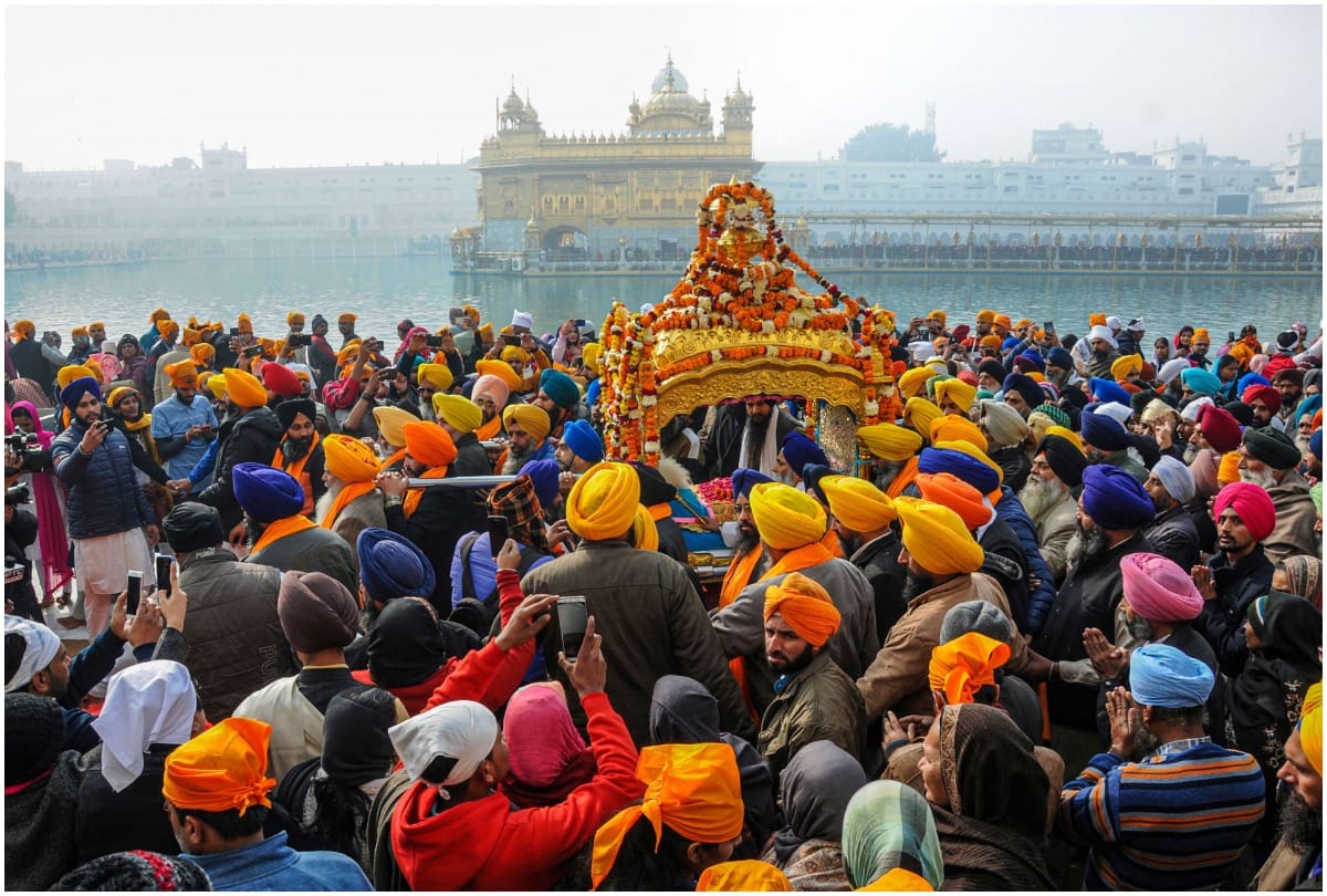 New year 2020 celebration, photographs, india gate, gateway of india, clock tower, temple