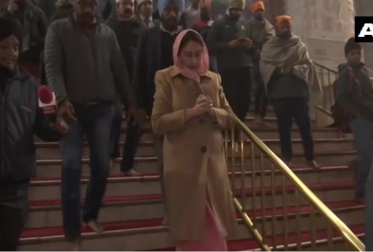 New Year 2020, Harsimrat Kaur Badal and Sukhbir Singh Badal offered Prayers at Golden Temple
