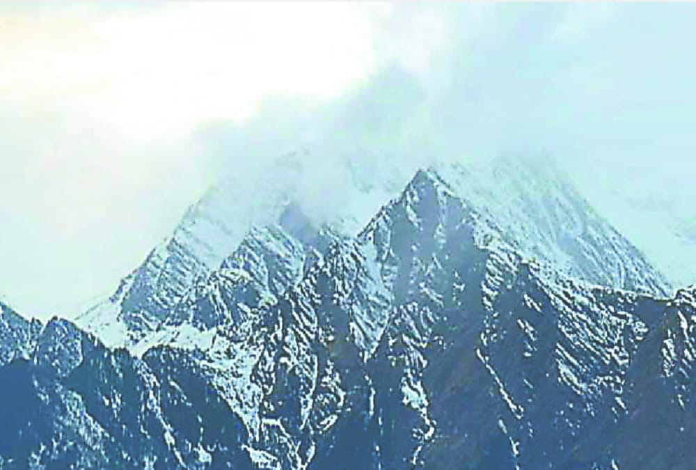 Tourist Return from Auli After New year Celebration Long Traffic jam due to Snowfall