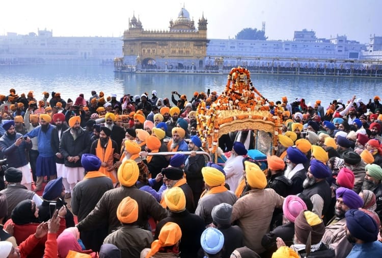 Nagar Kirtan on prakash parv of sri guru Gobind Singh Ji