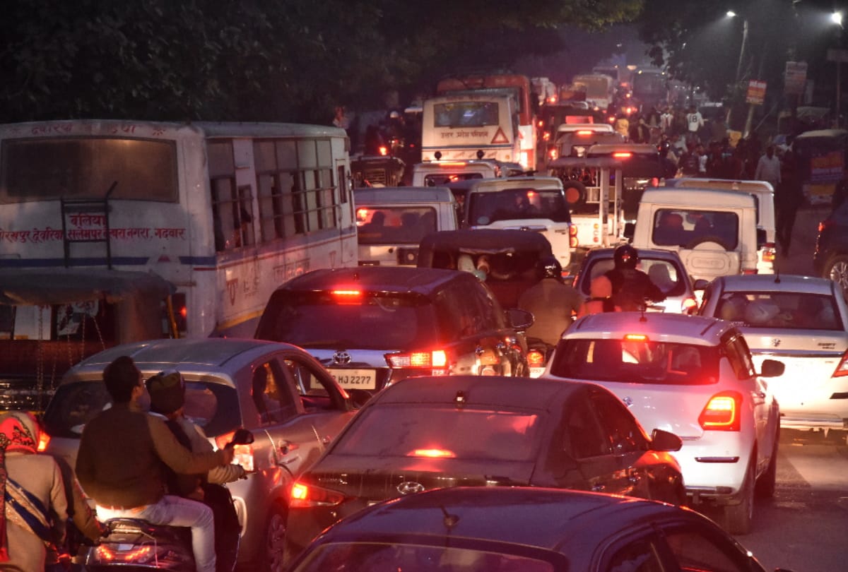 traffic jam police fail at new year 2020 celebration in gorakhpur
