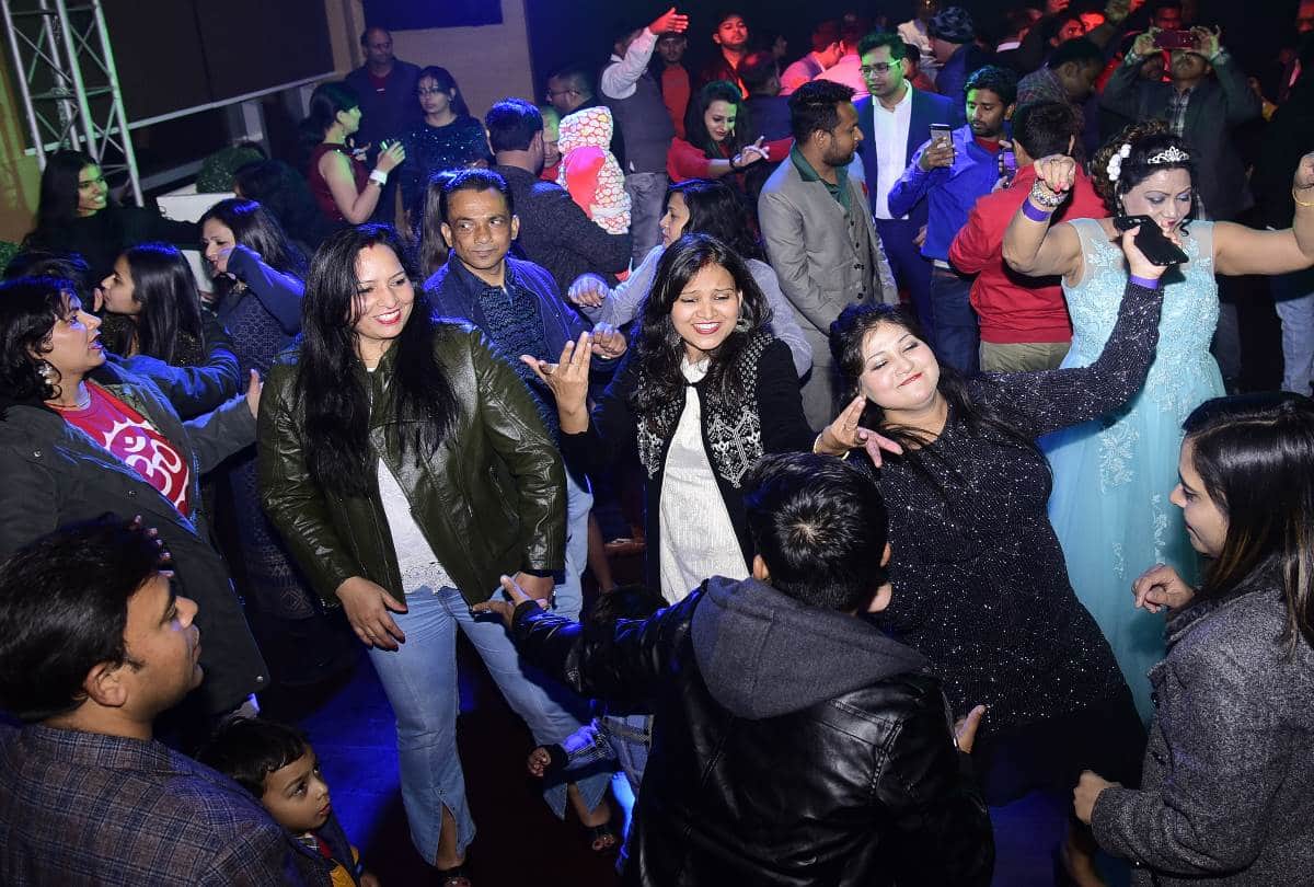 pictures of new year celebration in lucknow