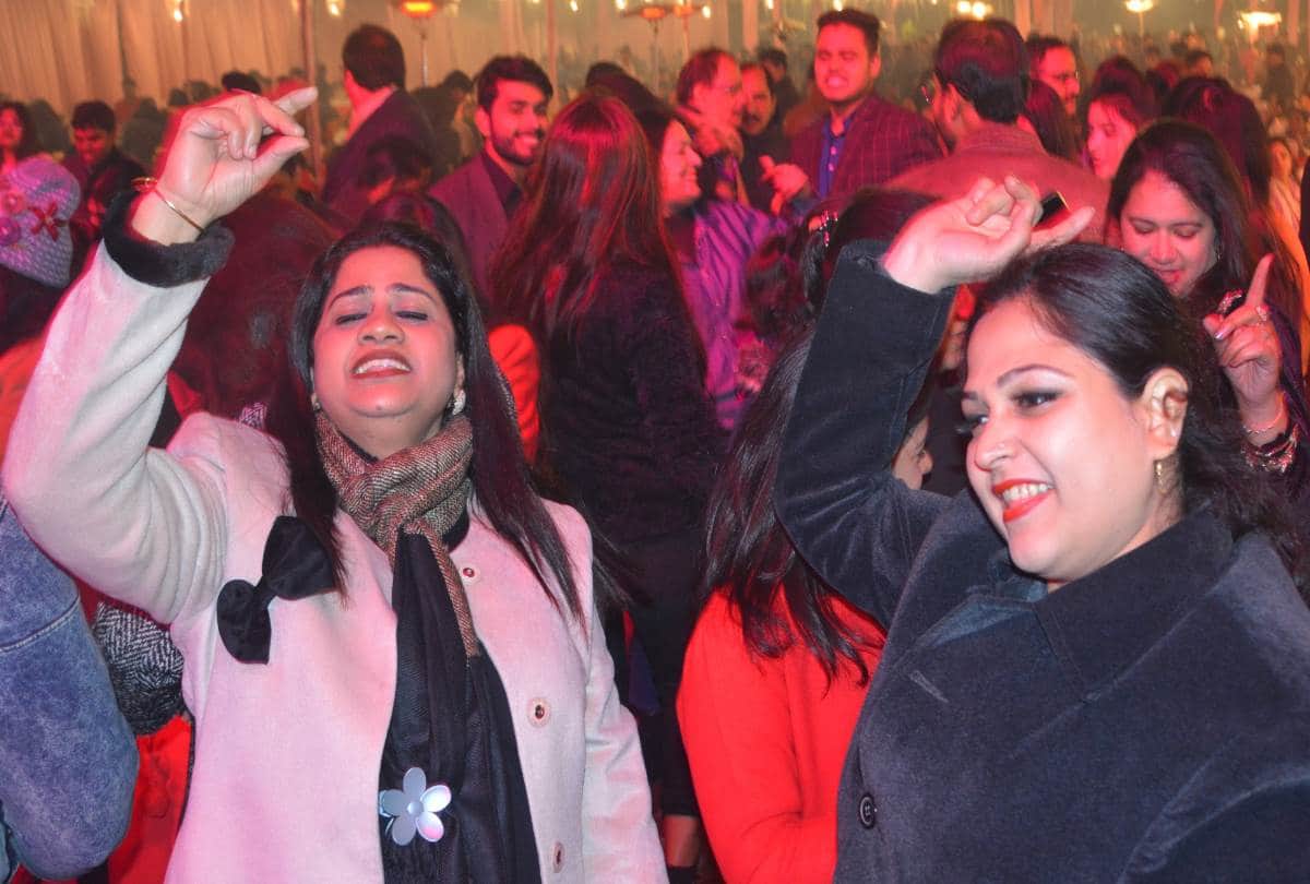 pictures of new year celebration in lucknow