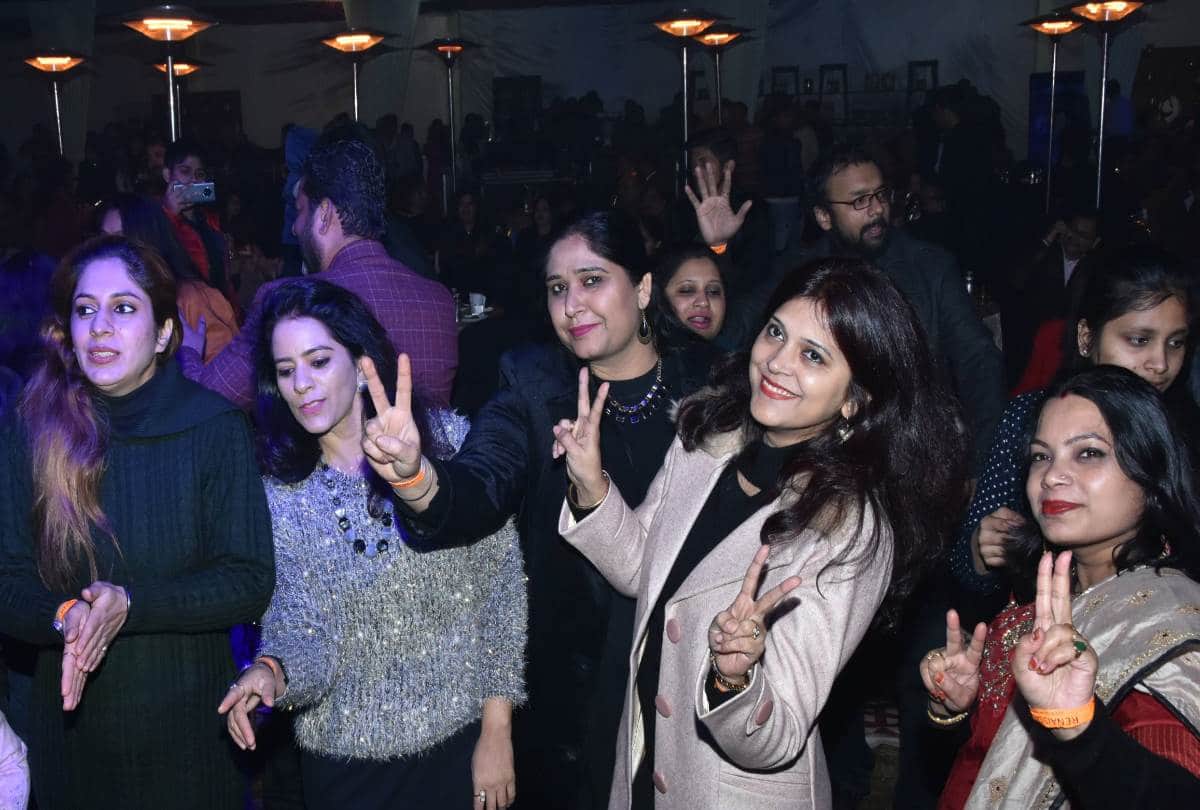 pictures of new year celebration in lucknow