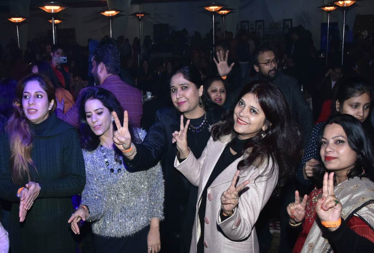 pictures of new year celebration in lucknow