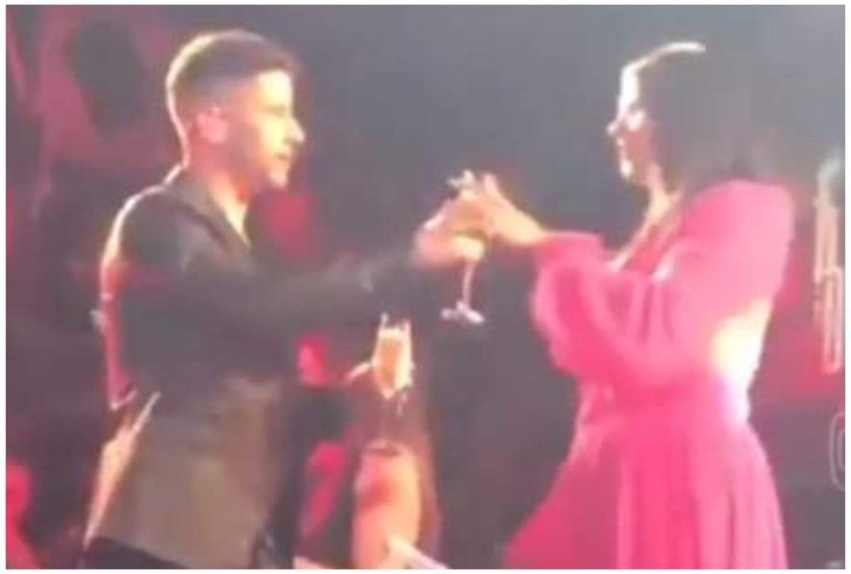 Priyanka Chopra Nick Jonas new year celebration liplock video viral