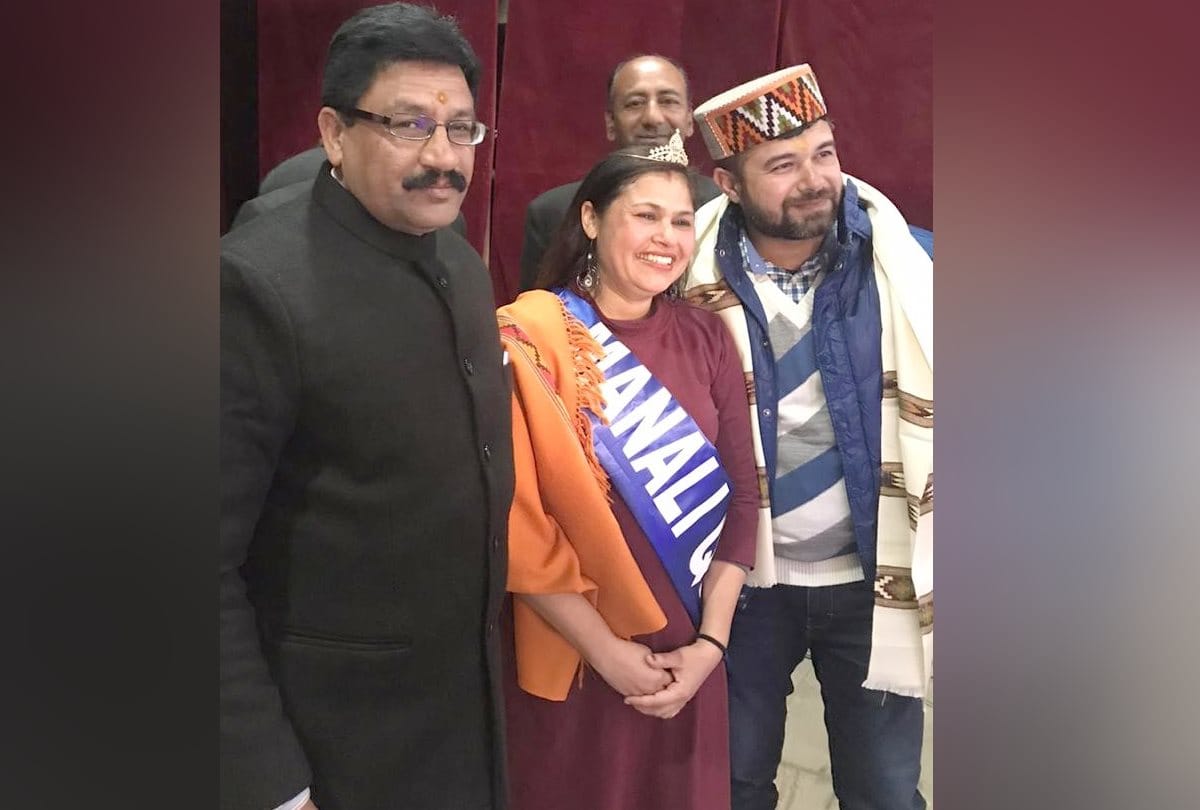 sonika crowned as new year queen in manali