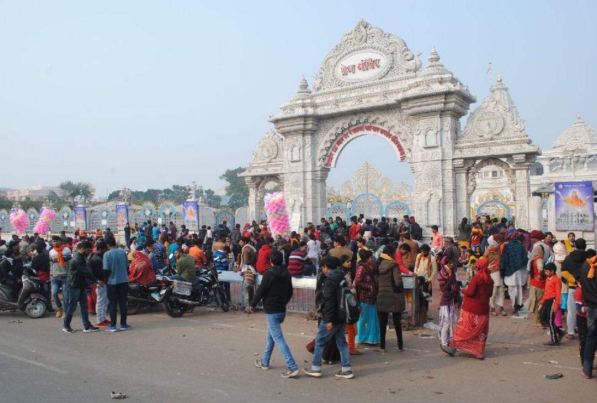 Krishana Devotees Come Vrindavan At New Year 2020 First Day