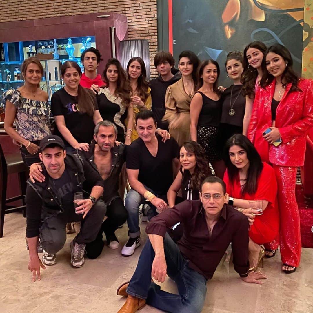 New Year 2020 Shah rukh Khan and Gauri Khan celebrates new year with bollywood stars